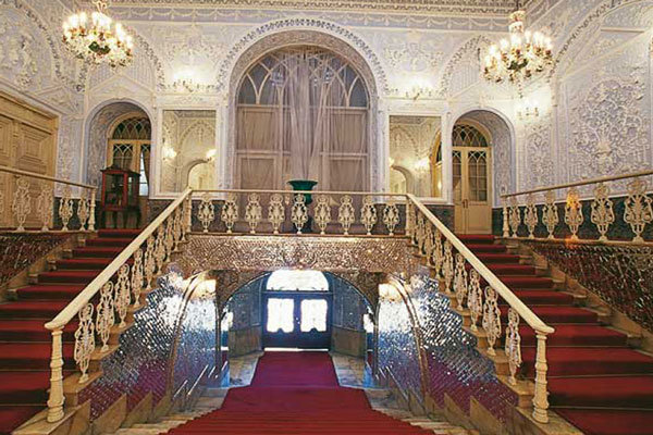 نمایش قالیچه ها و عکس سلفی ناصرالدین شاه در کاخ گلستان