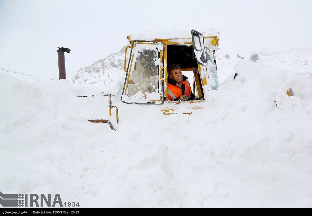 A snow plow was stranded by the avalanche on a road linking Marivan to Saqqez in Kordestan province.