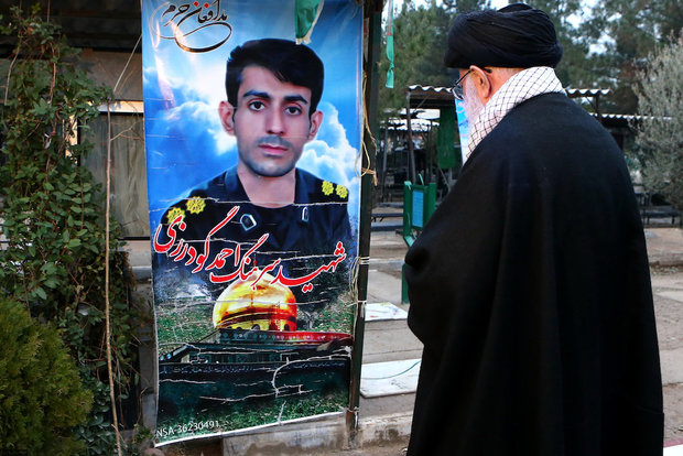 leader visits the holy mausoleum of Imam Khomeini and the martyrs