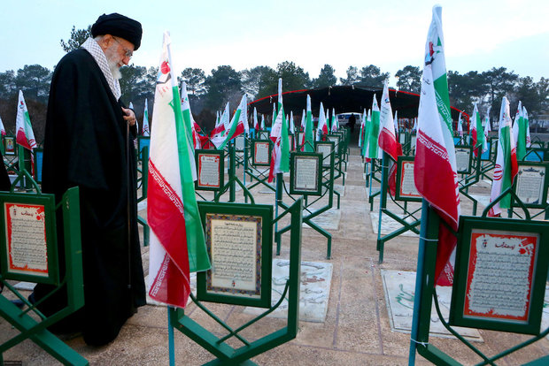leader visits the holy mausoleum of Imam Khomeini and the martyrs