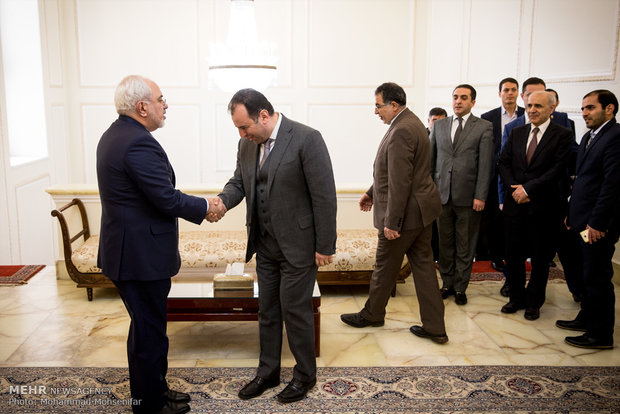 Zarif meets Armenian def. minister 