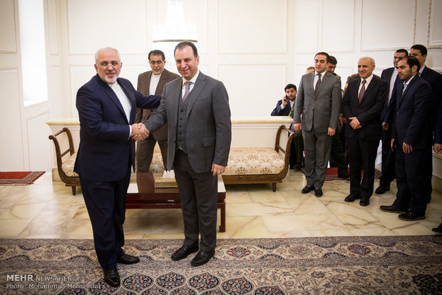 Zarif meets Armenian def. minister 