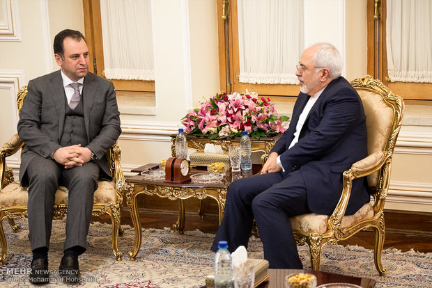 Zarif meets Armenian def. minister 