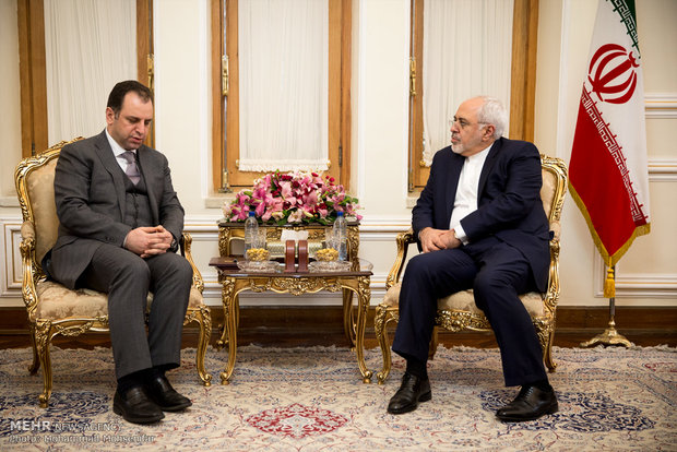 Zarif meets Armenian def. minister 