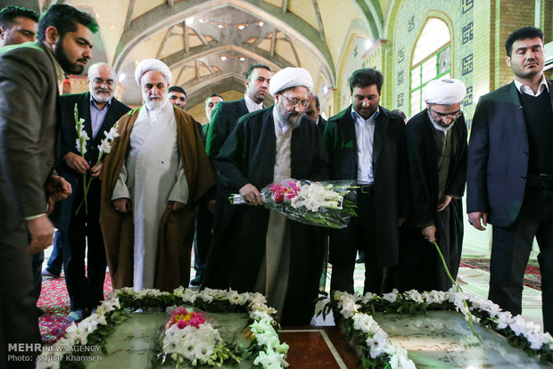 Judiciary head pays tribute to Imam Khomeini