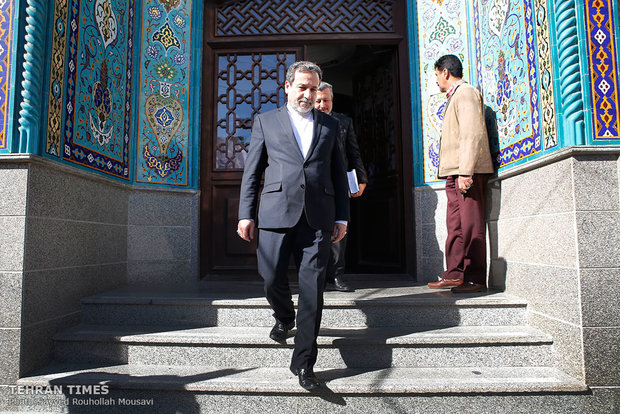 Abbas Araqchi meets with Qom clerics