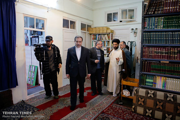 Abbas Araqchi meets with Qom clerics