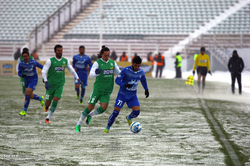 Football in snow blizzard: Esteghlal 3-0 Machinsazi