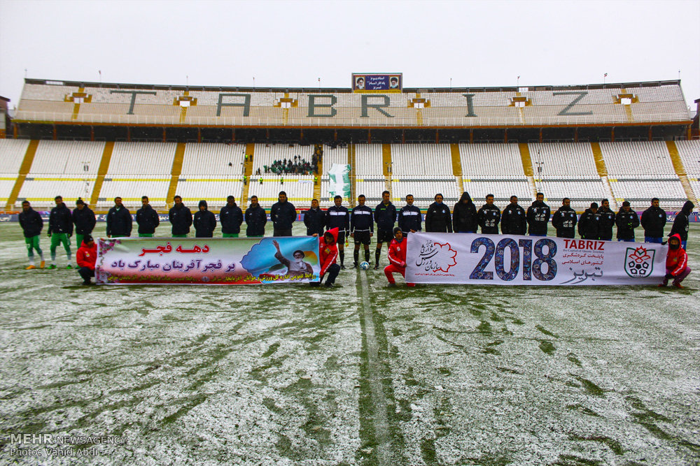 Football in snow blizzard: Esteghlal 3-0 Machinsazi