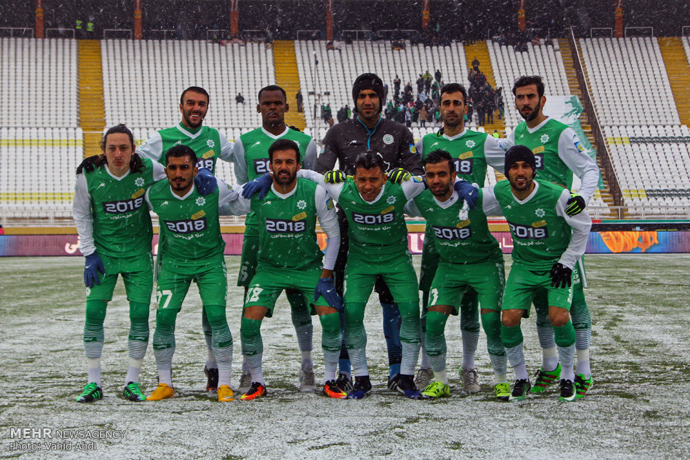 Football in snow blizzard: Esteghlal 3-0 Machinsazi