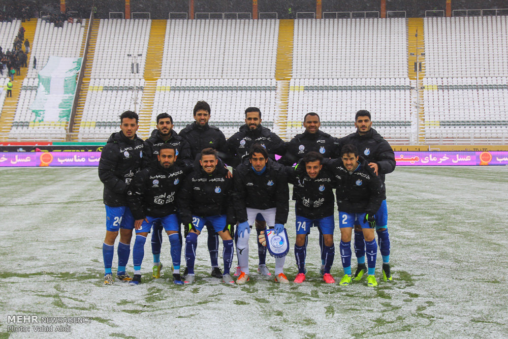 Football in snow blizzard: Esteghlal 3-0 Machinsazi