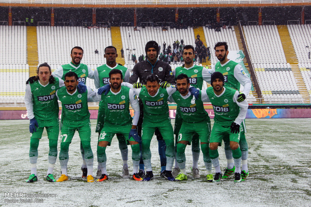 Football in snow blizzard: Esteghlal 3-0 Machinsazi