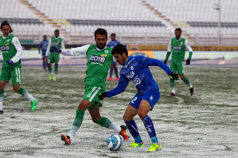 Football in snow blizzard: Esteghlal 3-0 Machinsazi