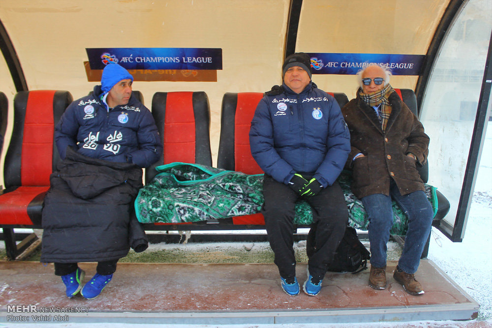 Football in snow blizzard: Esteghlal 3-0 Machinsazi