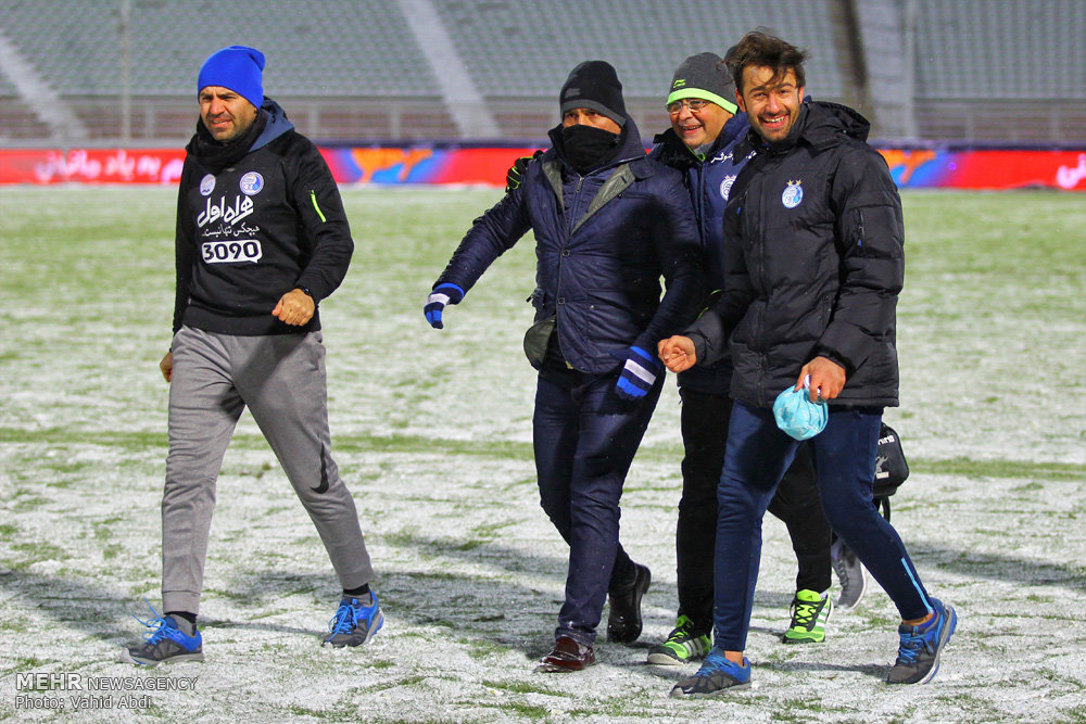 Football in snow blizzard: Esteghlal 3-0 Machinsazi