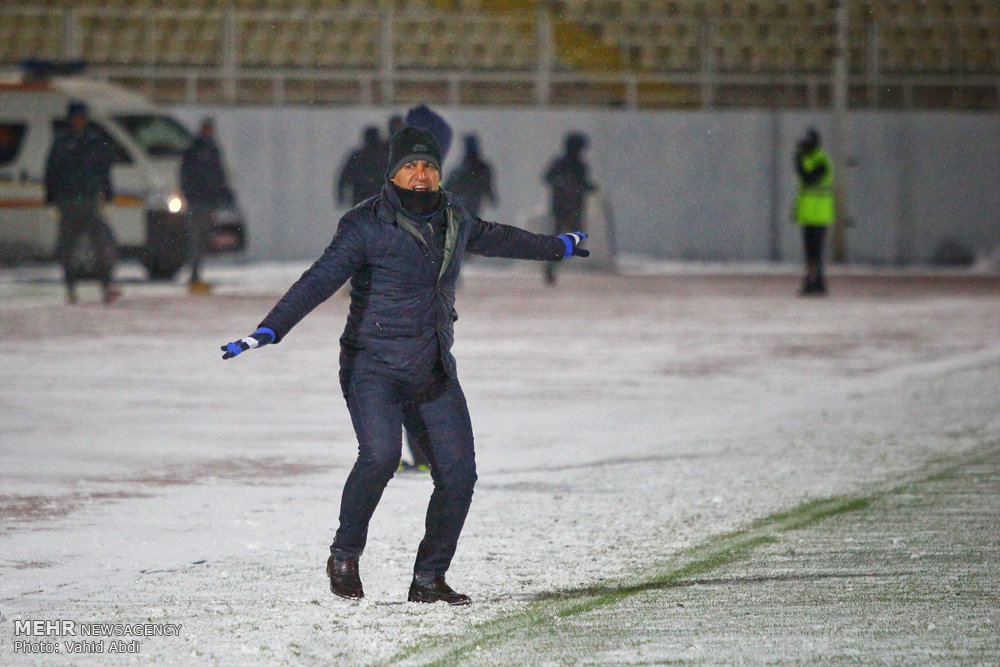 Football in snow blizzard: Esteghlal 3-0 Machinsazi