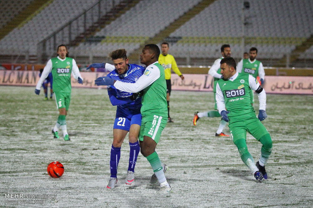 Football in snow blizzard: Esteghlal 3-0 Machinsazi