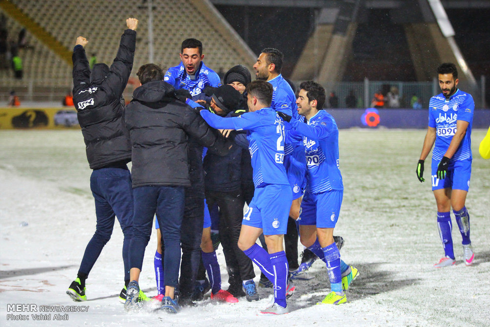 Football in snow blizzard: Esteghlal 3-0 Machinsazi