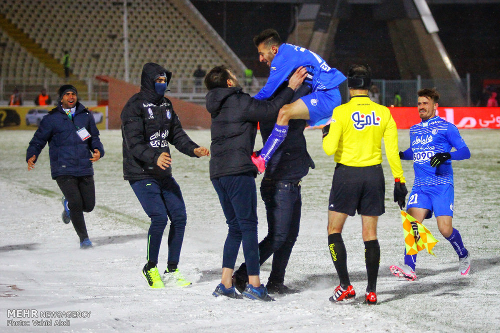 Football in snow blizzard: Esteghlal 3-0 Machinsazi