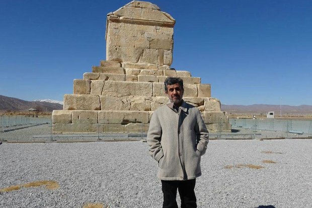 بازدید احمدی نژاد از آرامگاه کوروش - خبرگزاری مهر | اخبار ایران و جهان | Mehr News Agency