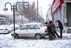 رانندگان زنجیر چرخ همراه داشته باشند/ نکاتی برای رانندگی در برف