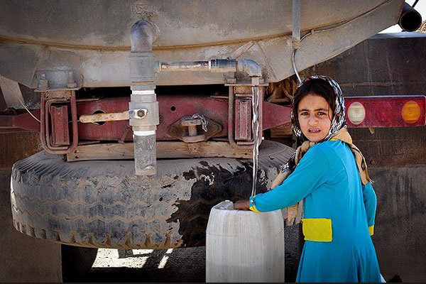 توزیع روزانه آب با تانکر برای ۱۷ روستای شادگان 