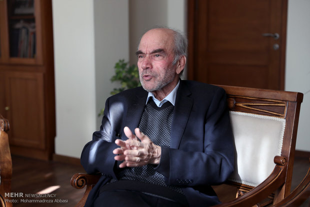 فلسفه، کار روشنفکری نمیکند / فقر خرد در جهان توسعهنیافته