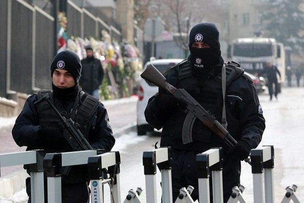 Kilis'te DEAŞ'lı 5 terörist yakalandı! Kilis'te DEAŞ'lı 5 terörist yakalandı!