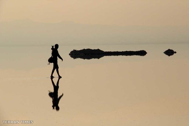 Hoz-e Sultan salt lake 