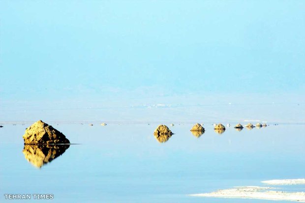 Hoz-e Sultan salt lake 