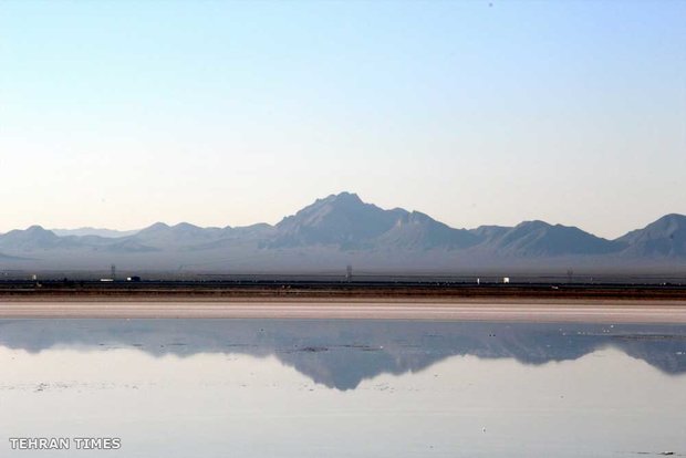 Hoz-e Sultan salt lake 