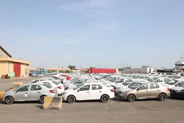 مجوز خروج خودروهای ۲۵۰۰ سی‌سی از ۳ منطقه آزاد صادر شد