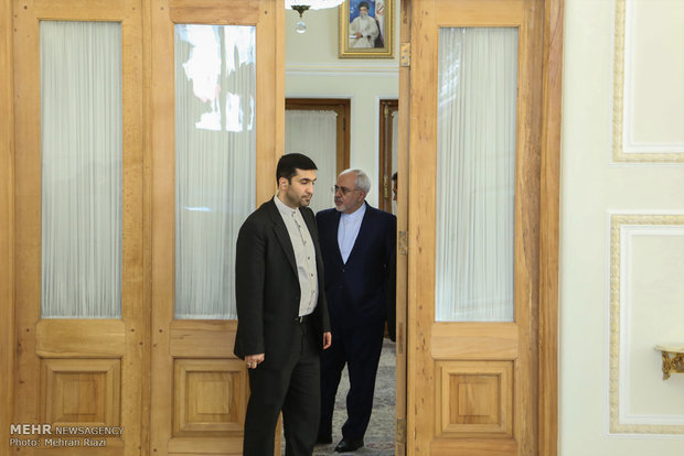 Zarif receives Belarusian head of Natl. Assembly 