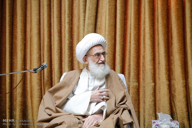 AEOI head meets with clerics in Qom