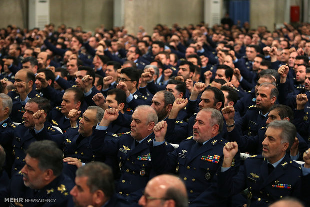 Leader receives Air Force commanders, staff