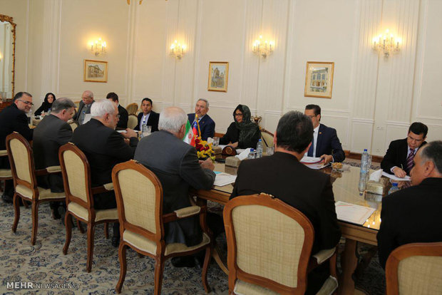 Zarif meets with Venezuelan oil min., FM