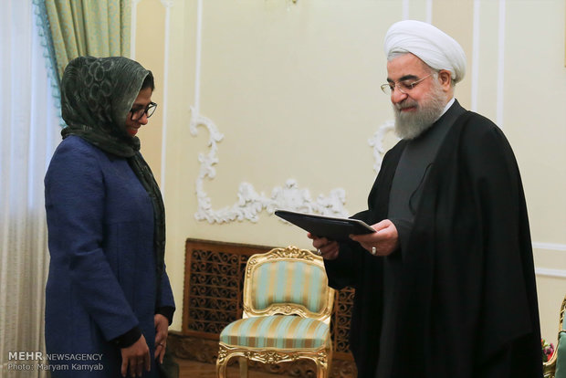 Rouhani receives Venezuelan oil, foreign mins.