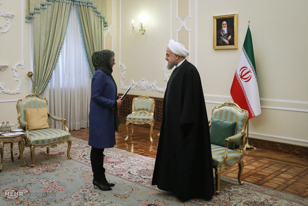 Rouhani receives Venezuelan oil, foreign mins.