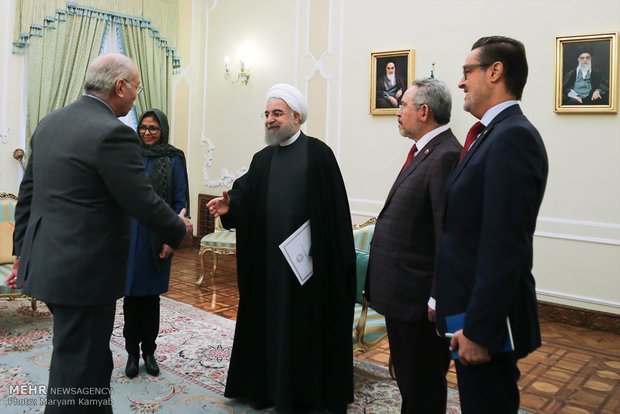 Rouhani receives Venezuelan oil, foreign mins.