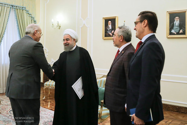 Rouhani receives Venezuelan oil, foreign mins.