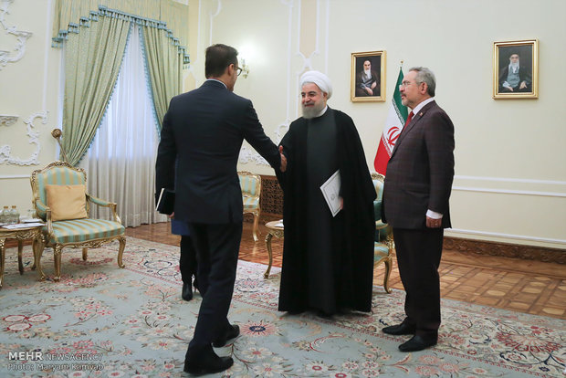 Rouhani receives Venezuelan oil, foreign mins.