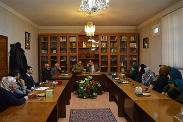 بررسی روند آموزش زبان فارسی در آذربایجان