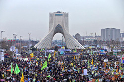 حضور صدها هزار ایرانی در مراسم بزرگداشت ۳۸ امین سالروز انقلاب اسلامی ایران
