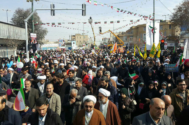 حضور مراجع تقلید در راهپیمایی ۲۲ بهمن قم/ همه آمده‌اند