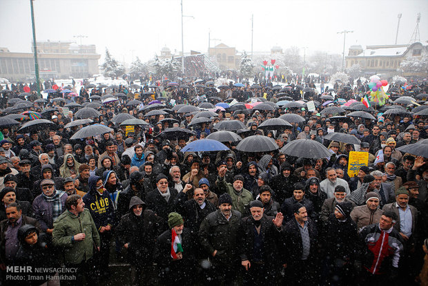 Hamadan marks anniversary of Islamic Revolution