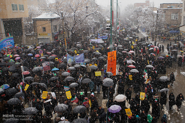 Hamadan marks anniversary of Islamic Revolution