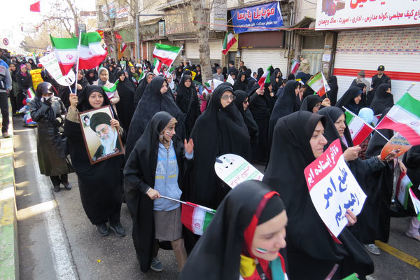 Qazvin marks anniversary of Islamic Revolution