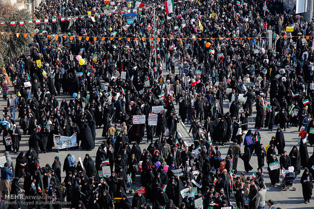 Qom marks anniversary of Islamic Revolution