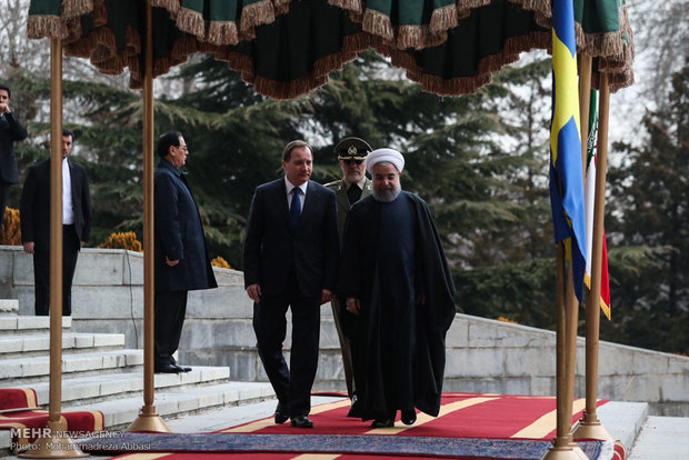 Rouhani officially welcomes Swedish PM