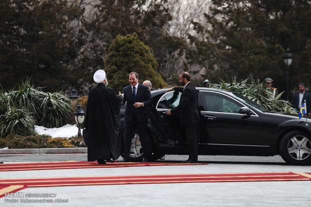 Rouhani officially welcomes Swedish PM